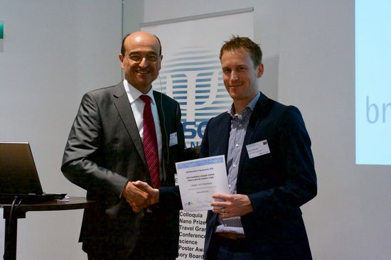 Verleihung des ESG-Nano-Preis 2016 (von links nach rechts): Univ.-Prof. Dipl.-Ing. Dr. Wolfgang Kautek (Präsident ESG-Nano) und Dr. Jan Petersen (2. ESG-Nano-Preis 2016)