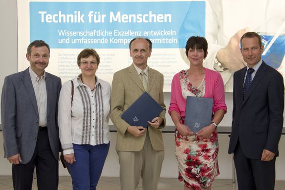 DI Werner Artner, Dr. Klaudia Hradil, VR Prof. Dr. Johannes Fröhlich, Dr. Annemie van den Boom, Dr. Norbert Weissenbacher (v.l.n.r). DI Werner Artner, Dr. Klaudia Hradil, VR Prof. Dr. Johannes Fröhlich, Dr. Annemie van den Boom, Dr. Norbert Weissenbacher (v.l.n.r).