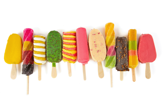 Eine Reihe von Eis am Stiel in Gelb, Grün, Gestreift und bunt.