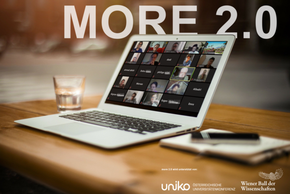 Laptop mit Zoom-Meeting