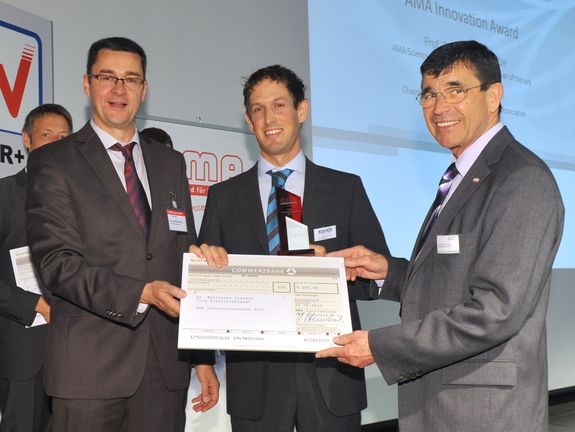 Prof. Dr. Andreas Schütze (Juryvorsitzender), Dr. Balthasar Fischer (Xarion GmbH), Wolfgang Wiedemann (Vorstandsvorsitzender AMA Fachverband) (v.l.n.r.) [1]