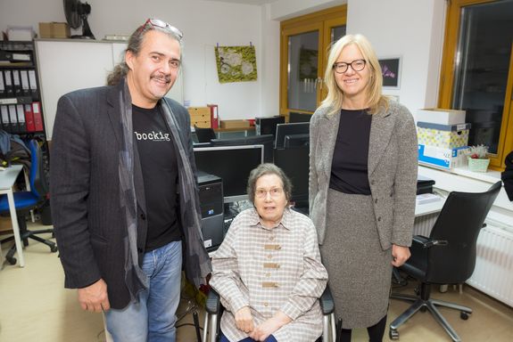 v.l.n.r.: Thomas Eminger (Verein Ute Bock), Ute Bock, Vizerektorin Anna Steiger (TU Wien)