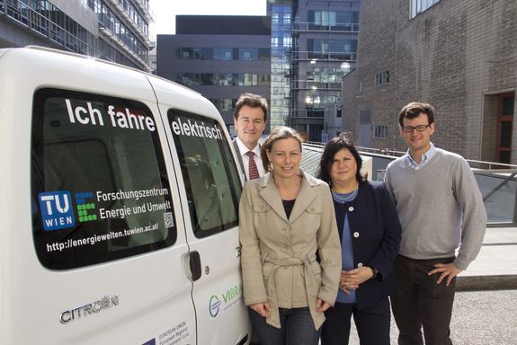 v.l.n.r.: Prof. Bernhard Geringer, Gudrun Weinwurm, Astrid Steiner, Christian Bauer