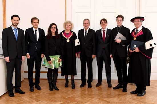 Michael Wallner, Markus Königsberger, Johanna Ullrich, Rektorin Sabine Seidler, Bundespräsident Alexander Van der Bellen, Bernhard Lutzer, Thomas Schäfer und Vizerektor Kurt Matyas (v.l.n.r.)