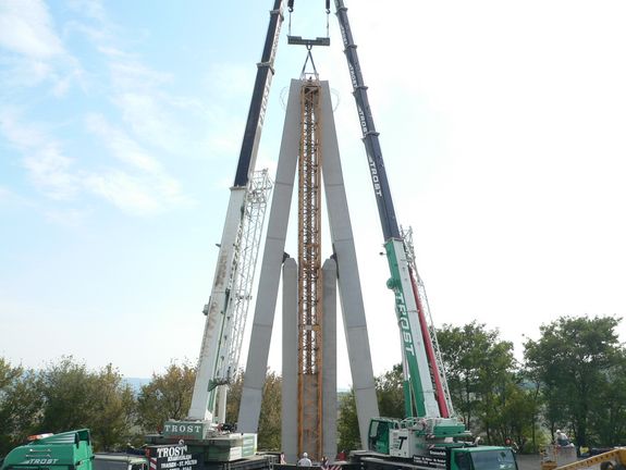 Der Versuch ist geglückt, die Brücke spannte sich auf. Der Versuch ist geglückt, die Brücke spannte sich auf.