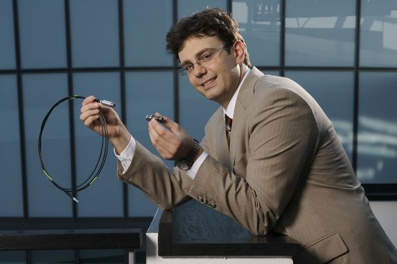 Johannes Tauer mit der Laserzündkerze