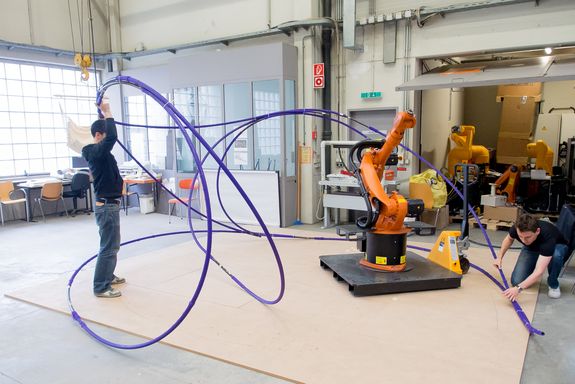 Architekturstudenten arbeiten mit Industrierobotern, TU Wien Institut für Hochbau & Architekturwissenschaften, , Foto: Robots in Architecture