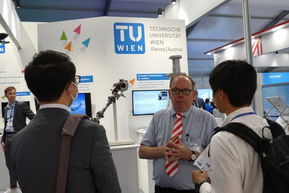 Prof. Michael Weigand talking to two visitors