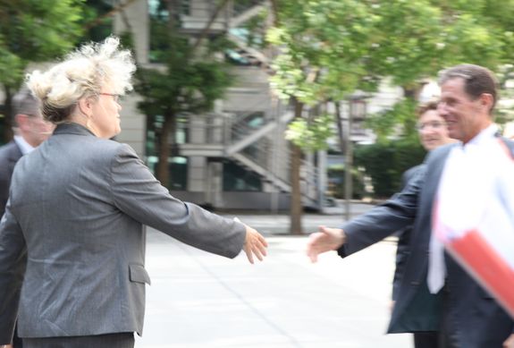 TU-Rektorin Sabine Seidler begrüßt Bundesminister Karlheinz Töchterle