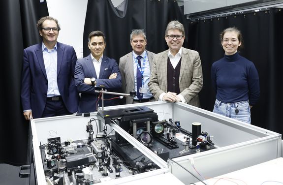 Gruppenfoto am Lasertisch