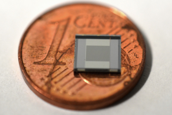 Der Sensor ist ca so groß wie die Hälfte von einer ein-Cent-Münze