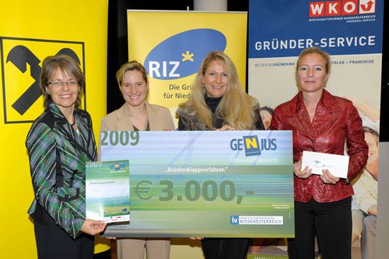 Susanne Blail mit den Sponsoren