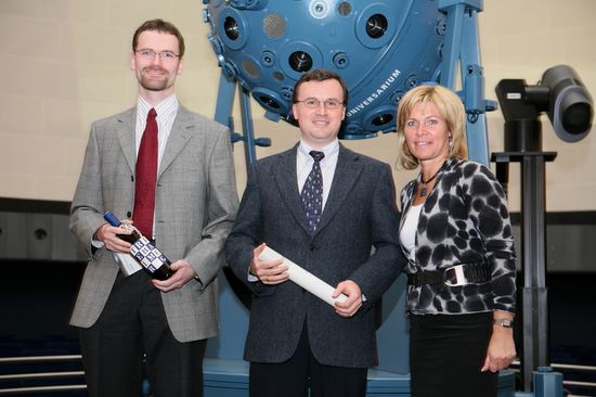 Lorenz Froihofer, Karl M. Göschka und Staatssekretärin Christa Kranzl bei der Preisverleihung