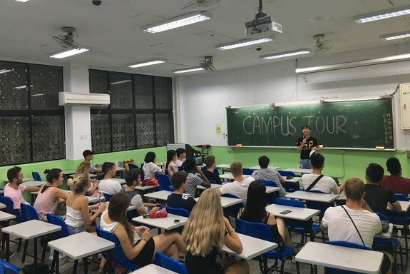 Vortragsraum mit Studierenden