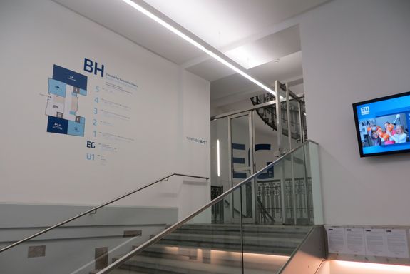 Stairs to the entrance Gumpendorferstrasse 1a
