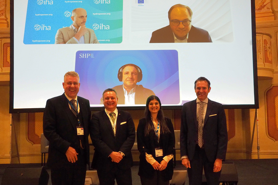 Gruppenfoto: Dekan Christian Bauer, Peter Stettner - European Technology and Innovation Platform (ETIP Hydropower), Elena Vagnoni - European Energy Research Alliance und ORF Moderator Stefan Gehrer (von links)