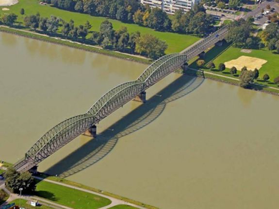 Luftansicht der Brücke: So sieht sie heute aus. (Foto: Stadt Linz) Luftansicht der Brücke: So sieht sie heute aus. (Foto: Stadt Linz)