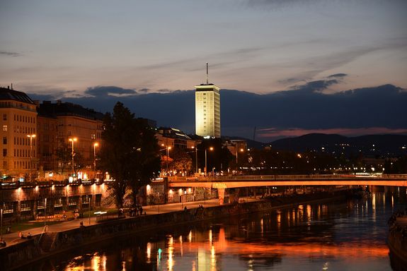 Ringturm bei Abenddämmerung