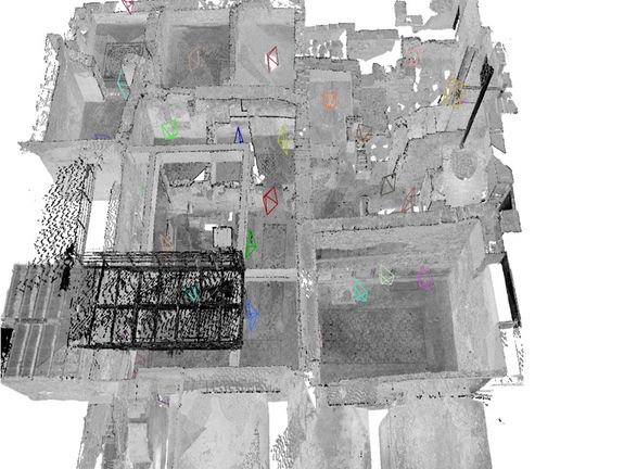 [Translate to English:] 3D-Scanner Daten mit eingefärbten Kamerapositionen.