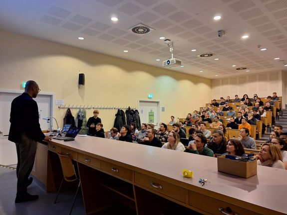 Public Lecture Advenit Makaya