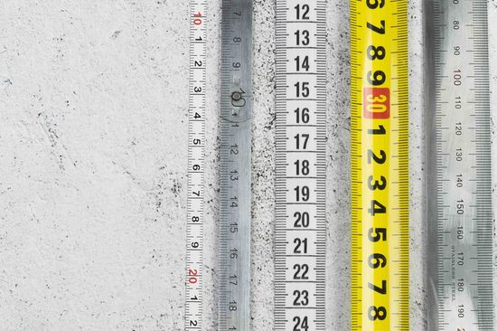 Zollstäbe mit verschiedenen Maßeinheiten