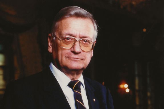 Karl-Heinz Wolff in einem gediegenen Zimmer der TU Wien.