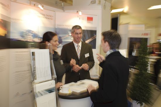 Die TECONOMY ermöglicht es, Unternehmensvertreter_innen kennenzulernen und professionelle Gespräche auf Augenhöhe zu führen. Foto: IAESTE Vienna