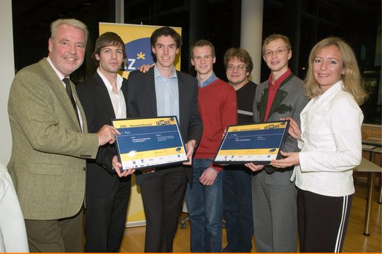 LAbg. KO Mag.Klaus Schneeberger, das Team um Markus Kargl & DI (FH) Christian Csank (1. Preis für "Bluetooth Zutrittssystem via Mobiltelefon"), DI Andreas Kainz (1. Preis für "Decke für Installationen) und Mag. Petra Patzelt (RIZ)