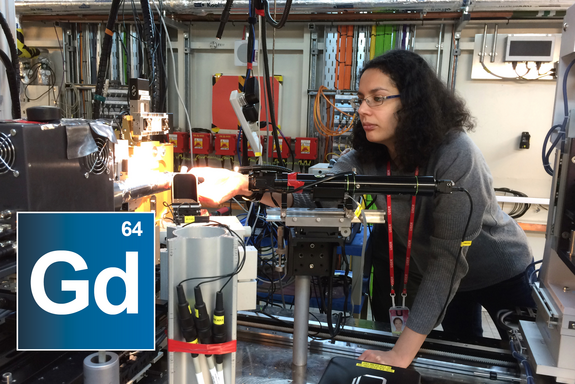 Anna Turyanskaya im Labor beim Probenwechsel