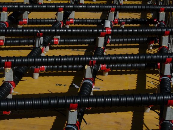 Stahlbewehrungen, in Kunststoff verpackt