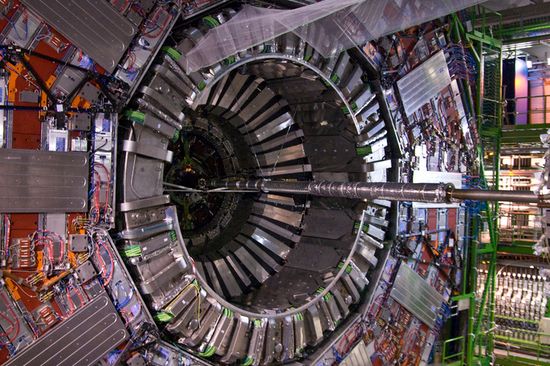 Der Detektor des CMS Experiments - entwickelt mit österreichischer Beteiligung ©http://www.flickr.com/photos/solarnu/2654926633/