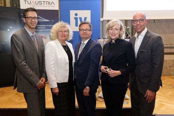 v.l.n.r.: Odej Kao, Einstein Center Digital Future Berlin | Sabine Seidler, TU Austria | Heribert Wulz, BMBWF | Elisabteh Tomaschko, Boehringer Ingelheim | Axel Kühner, Greiner AG | Foto: Katharina Schiffl