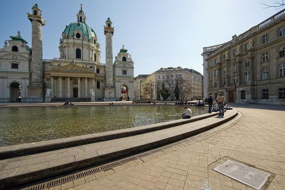 Karlskirche, TU Wien On the right is the main building of the TU Vienna and on the left is the Kalrskirche with a pond in front.