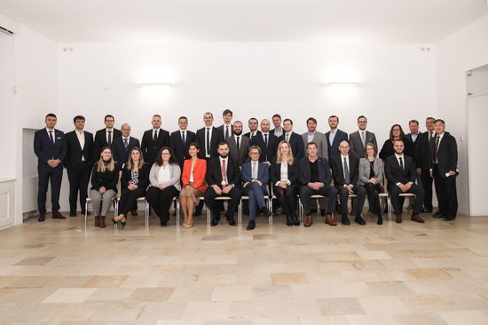 [Translate to English:] Group Picture AI GM