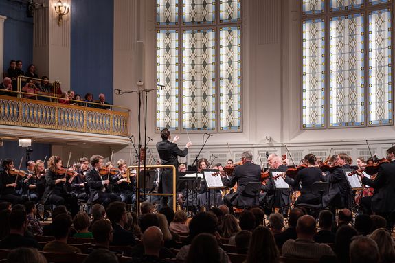 40 Jahre TU Orchester – Jubiläumskonzert 2024 im Mozart-Saal, Wiener Konzerthaus - Gruppenfoto auf Bühne