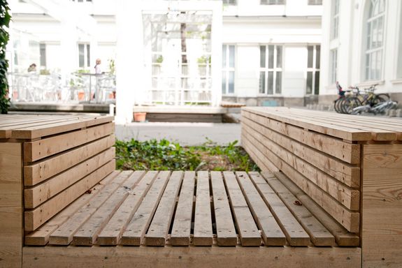 TU Wien invites you to stay Wooden bench in the inner courtyard of the TU Wien