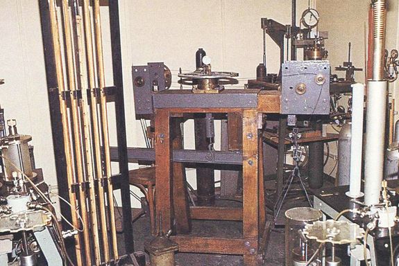 Erste Triaxial- und Scherapparate, aus Terzaghis Wiener Labor der 1930-iger Jahre