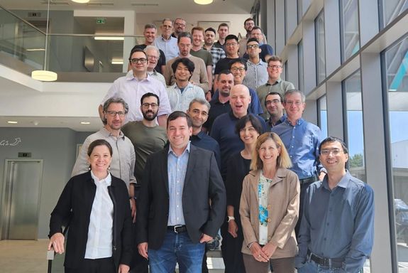 Gruppenfoto auf Treppe