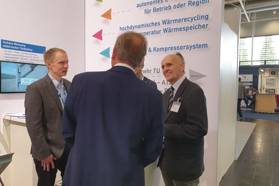 Prof. Fröhlich (r.) and Wilfried Hortschitz (l.)