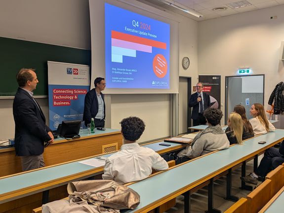 M. Grosse, A. Bosak und Prof. B. Martens (from left to right)