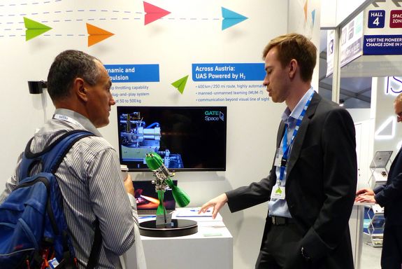 Moritz Novak from TU Wien Space Team talking to a visitor