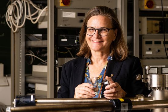 Ulrike Diebold im Labor