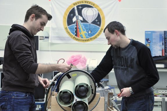 Das TU Wien Space Team bei der Arbeit Das TU Wien Space Team bei der Arbeit