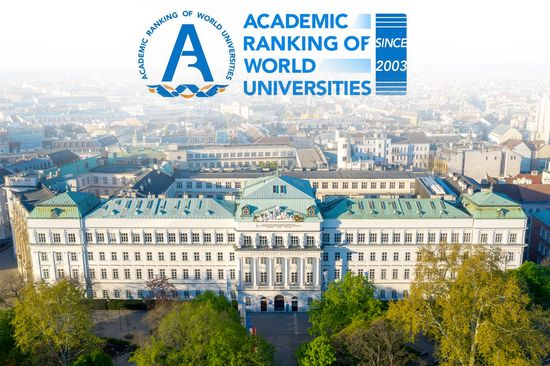 Hauptgebäude der TU Wien von oben (Drohnenfoto), nach oben ausblassend, mit Schriftzug "Academic Ranking of World Universities"