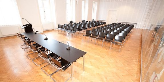 Boecklsaal Kinobestuhlung mit Vortragenden Boecklsaal Kinobestuhlung mit Vortragenden