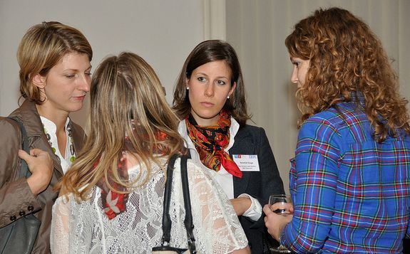 Dr. Franziska Nittinger erläutert den Fahrplan