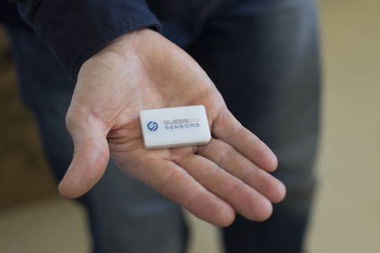 Der neuartige Temperatursensor, hier in einem Plastikgehäuse