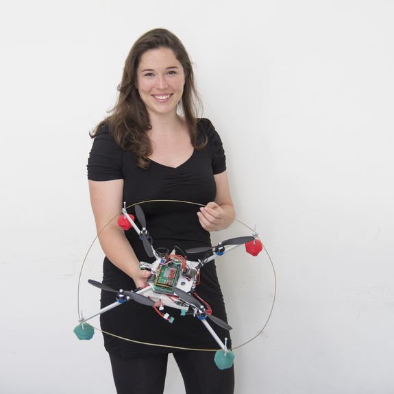 Annette Mossel mit dem Quadcopter