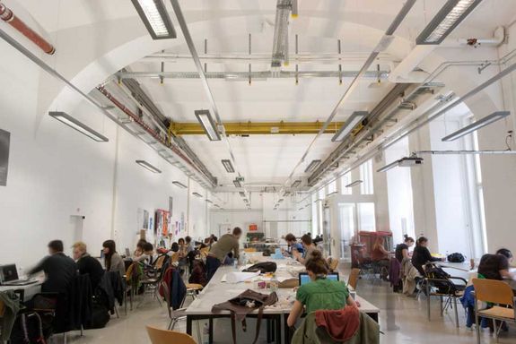 Für Studierenden stehen neue Räume zum Lernen zur Verfügung. Für Studierenden stehen neue Räume zum Lernen zur Verfügung.