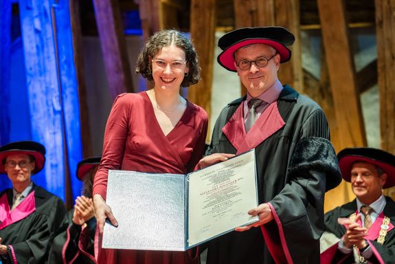 Übergabe Urkunde Holzinger